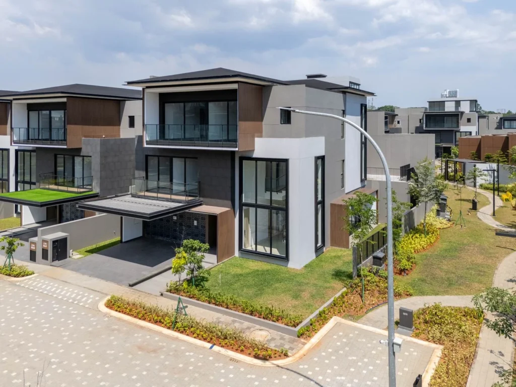 Rumah Layton di sudut jalan NavaPark