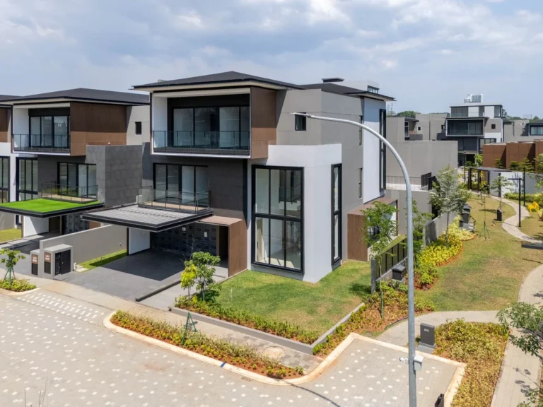 Rumah Layton di sudut jalan NavaPark