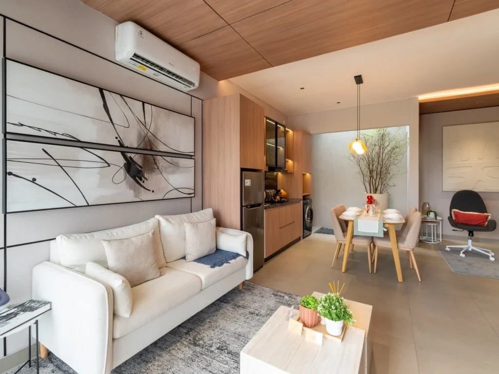 Ruang keluarga, dapur, dan meja makan rumah IZZI Tipe 5 di BSD City